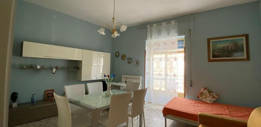 Appartamento con due stanze, bagno e cucina, 蒙特萨尔基奥 — 照片 1