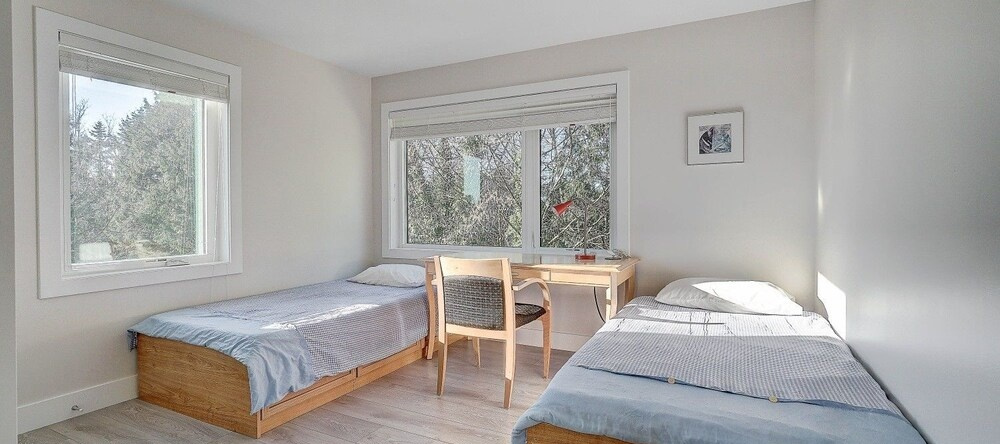 West Vancouver Contemporary Living, West Vancouver — photo 1