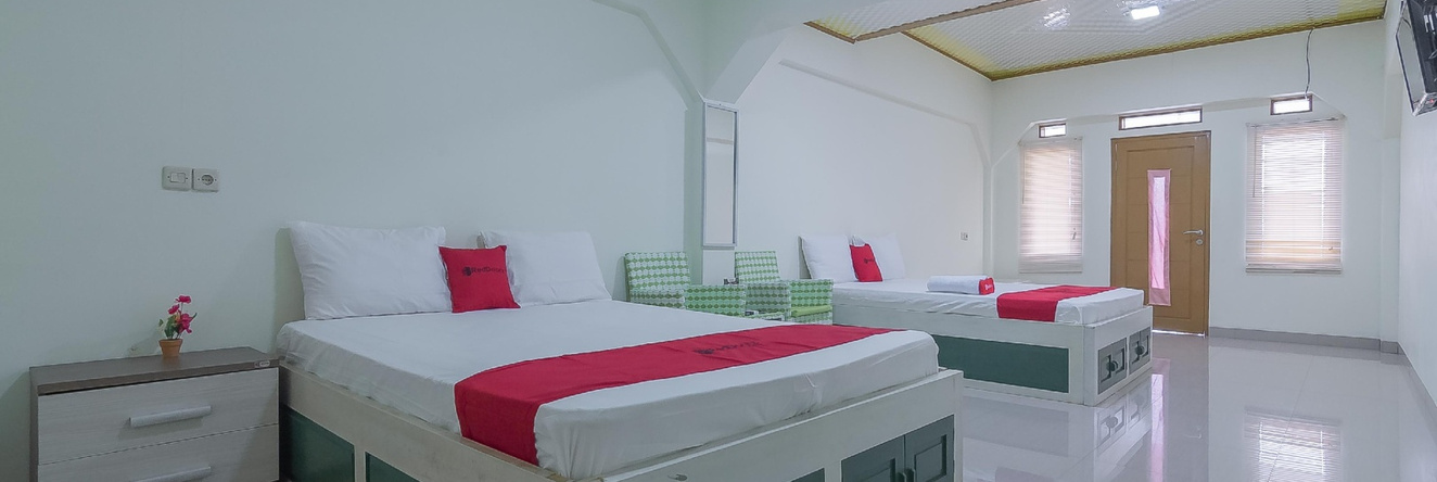 RedDoorz Resort Syariah @ Batu Apung Purwakarta, 瓦纳亚斯 — 照片 1