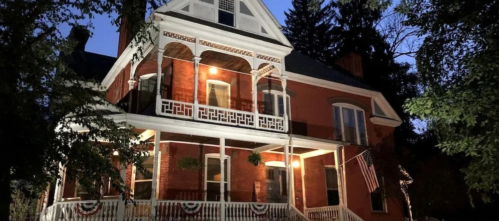 Hatch House Bed & Breakfast, Тованда — фото 1