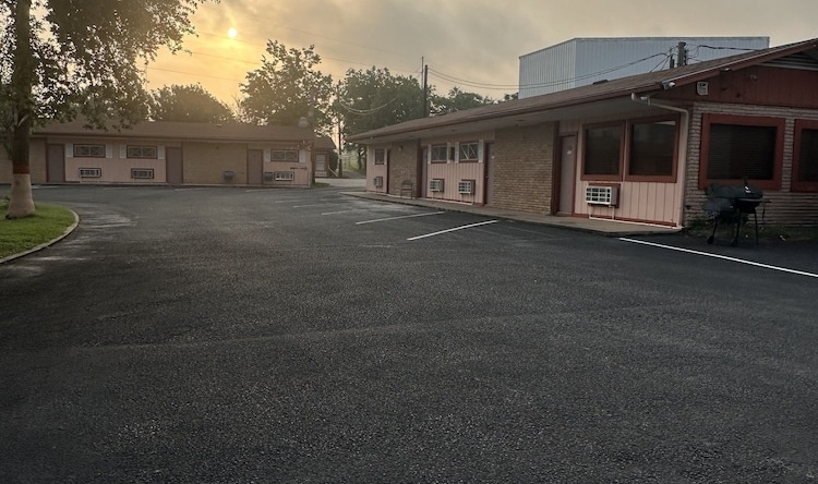 Wildflower Inn & RV Park, Cuero — photo 1