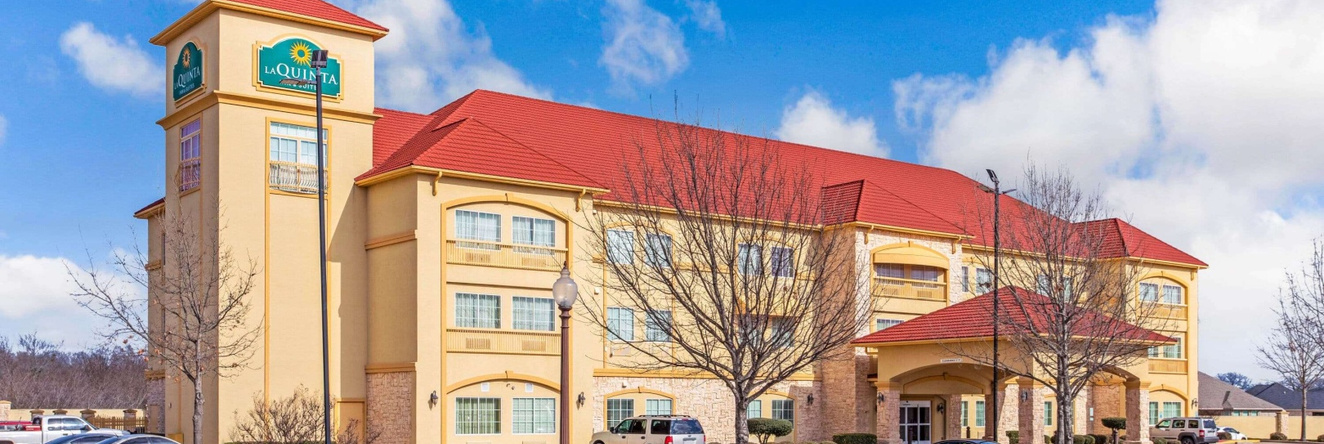La Quinta Inn & Suites by Wyndham Ennis, 恩尼斯 — 照片 1