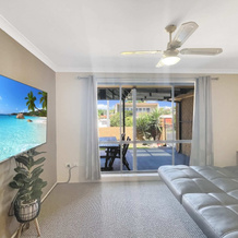 Our Haven: 4-bed Escape Near Beach & Mogo Trails, Batehaven — photo 4