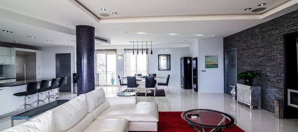 Inviting 3-Bed Apartment, Махо — фото 1