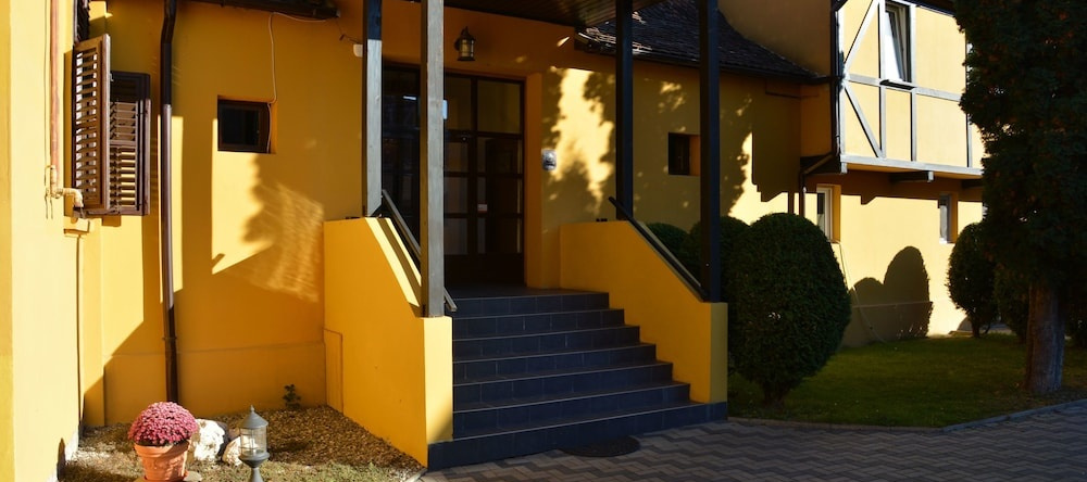Cristian Inn, Cristian — photo 1