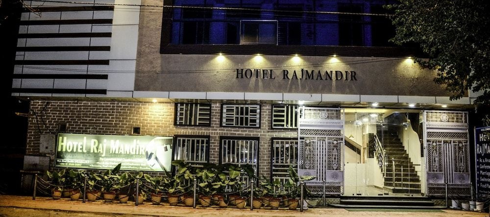 Oyo 23178 Hotel Raj Mandir, Орчха — фото 1
