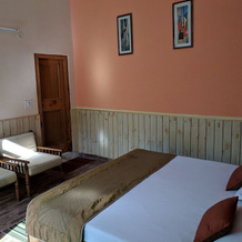 Dev Conifers Cafe & Cottages, Банджар — 照片 4