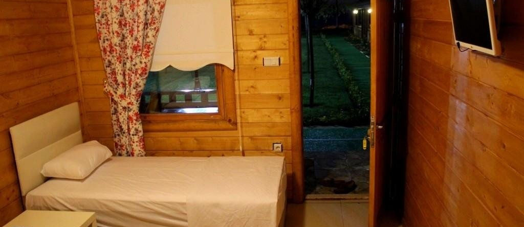 Huzur Motel, 奇纳尔哲克 — 照片 1
