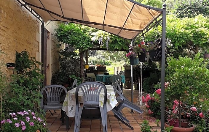halte aux places, 马尔西亚克圣康坦 — 照片 1