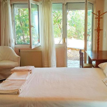 Spacious guesthouse with garden and seaview, Chios — photo 2