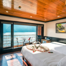 Dragon Bay Cruises, 下龙湾 — 照片 3