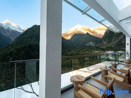 Yujian Mountain Snow Mountain Homestay, Deqin — photo 1