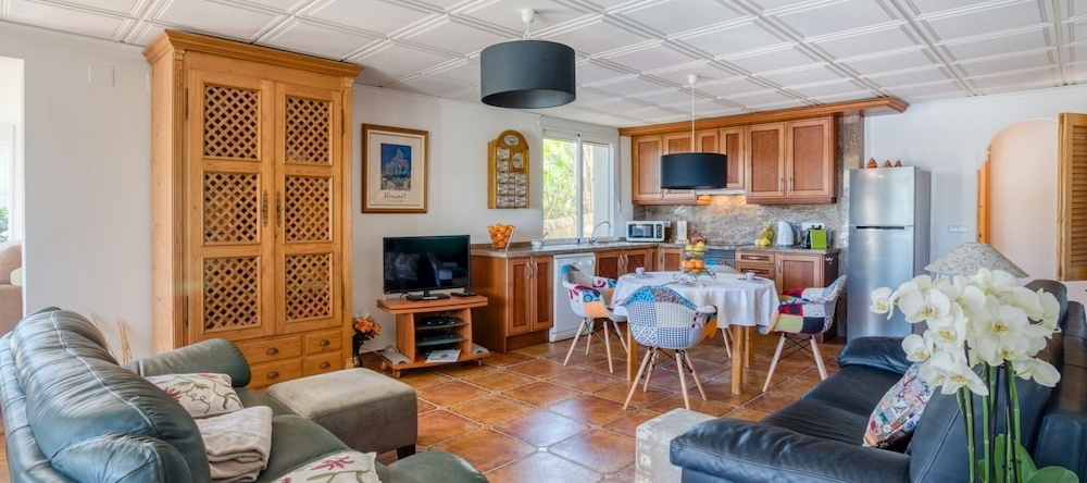 Deluxe Apartment in Albir With Pool & Garden, 阿尔法斯-德尔-皮 — 照片 1
