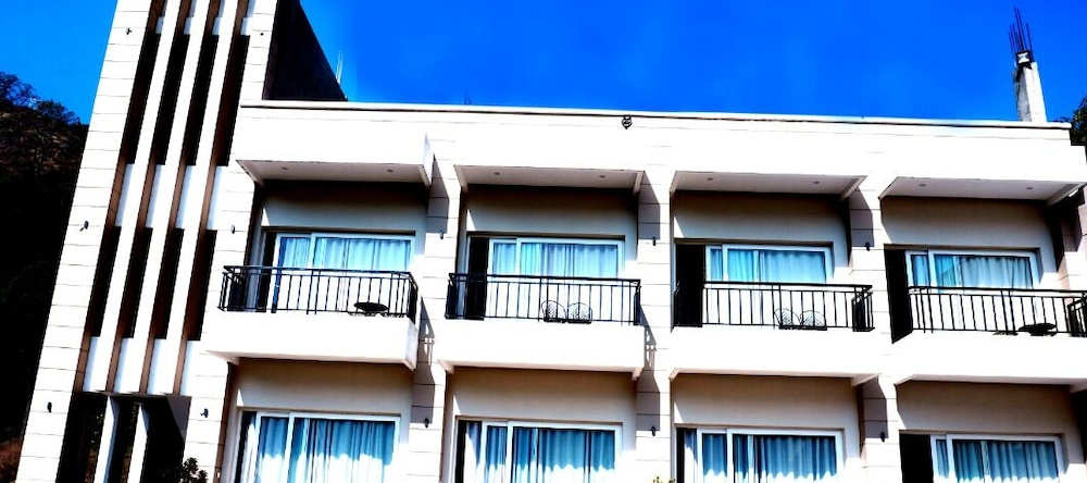 Royal Suites by Park Tree Chakki Mor, Kasauli — photo 1
