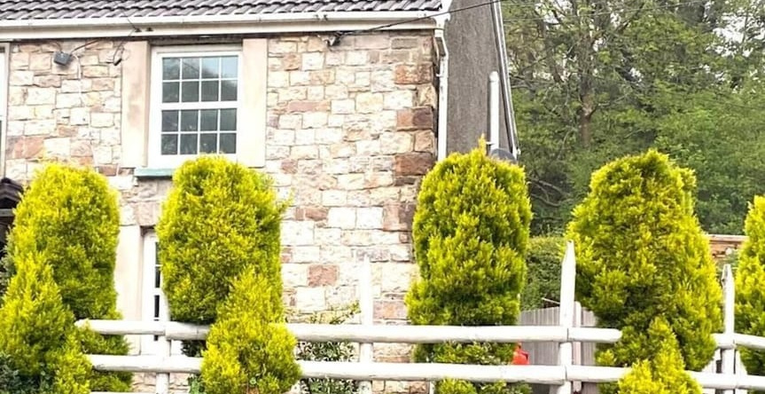 2-bed Cottage in in Welsh Valley Nr Swansea, Ystradgynlais — photo 1