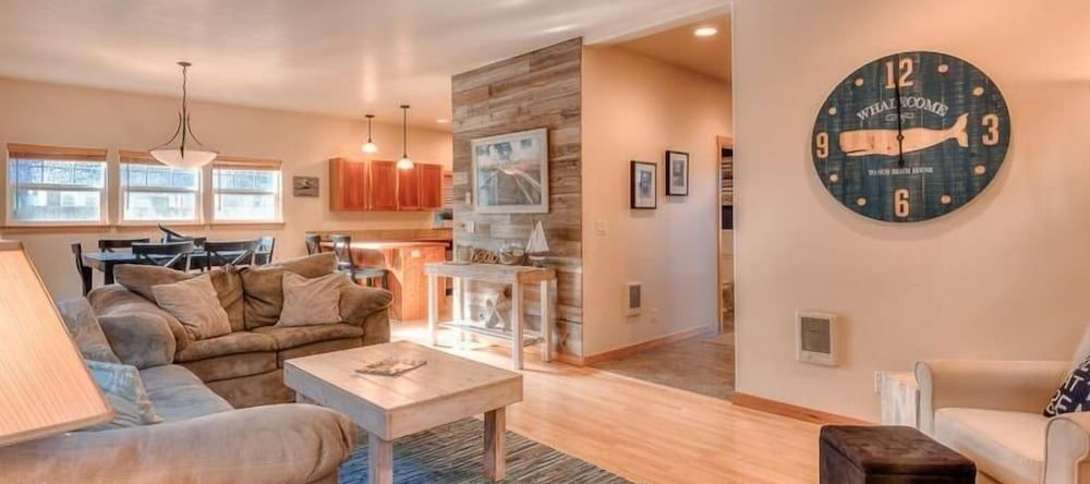 Charming Escape With Hot Tub And Game Amenities - Delightful Family Haven, Пасифик-Сити — фото 1