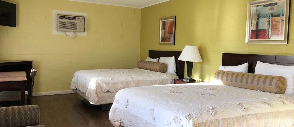 Royal Inn and Suites, Hemet — photo 1