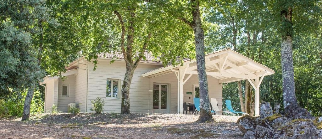 Chalet BIRON - Piscine & Tennis - Gîtes de Poubille, 布里奥朗斯河畔布朗克福 — 照片 1