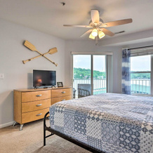 Unwind Poolside! Waterfront Ozarks Condo, Камдентон — фото 4