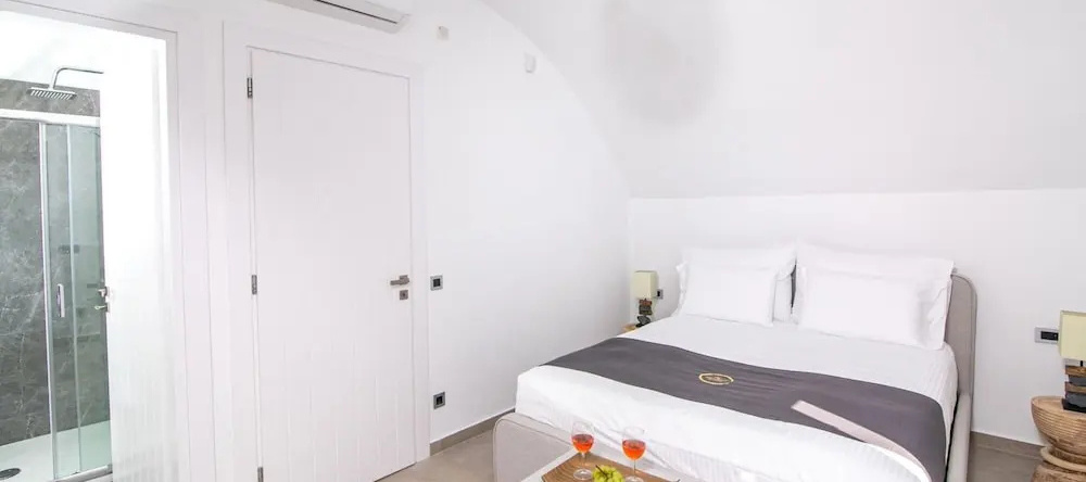 Aegean Melody Suites Santorini Deluxe Suite With Outdoor Private Heated Jacuzzi, 埃克索米蒂斯 — 照片 1