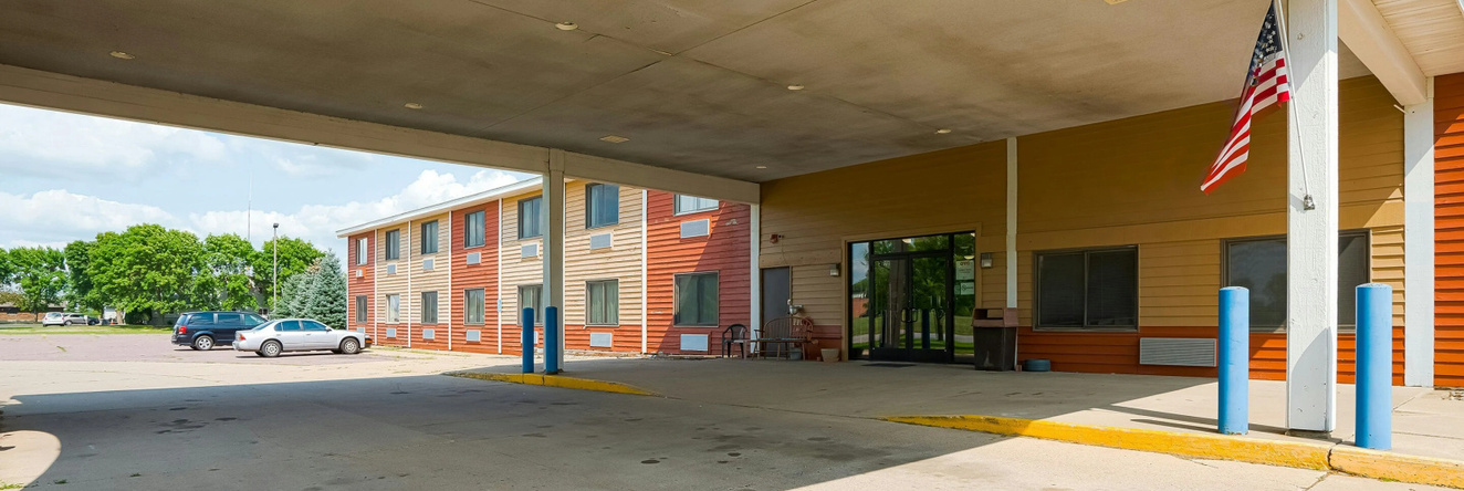 Asteria Inn and Suites, 雷德伍德福尔斯 — 照片 1