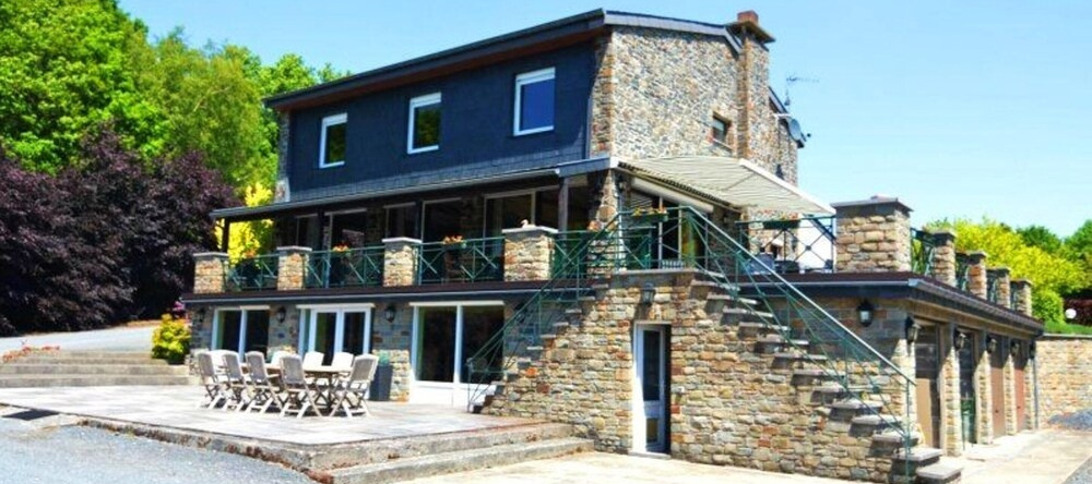 House With 5 Bedrooms in Bertogne, With Wonderful Lake View, Furnished Garden and Wifi, 兰讷斯 — 照片 1