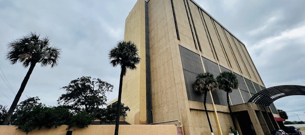 Holiday Inn Civic Center Laredo, Ларедо — фото 1