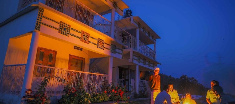 V Resorts Royal Homestay Jhimar, 巴克塔科特 — 照片 1