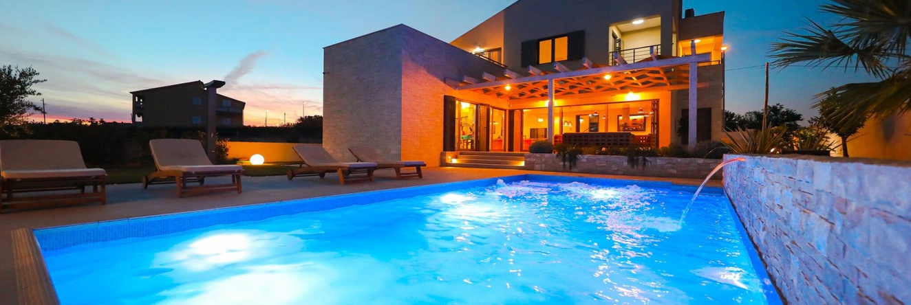 Splendid villa with private, heatable pool, big roofed terrace, outdoor kitchen, Poljica — photo 1