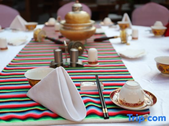 Shangri-La 5th Meteorite Light Year Hotel (Dukezong Ancient City Shop), Shangri-La — photo 1