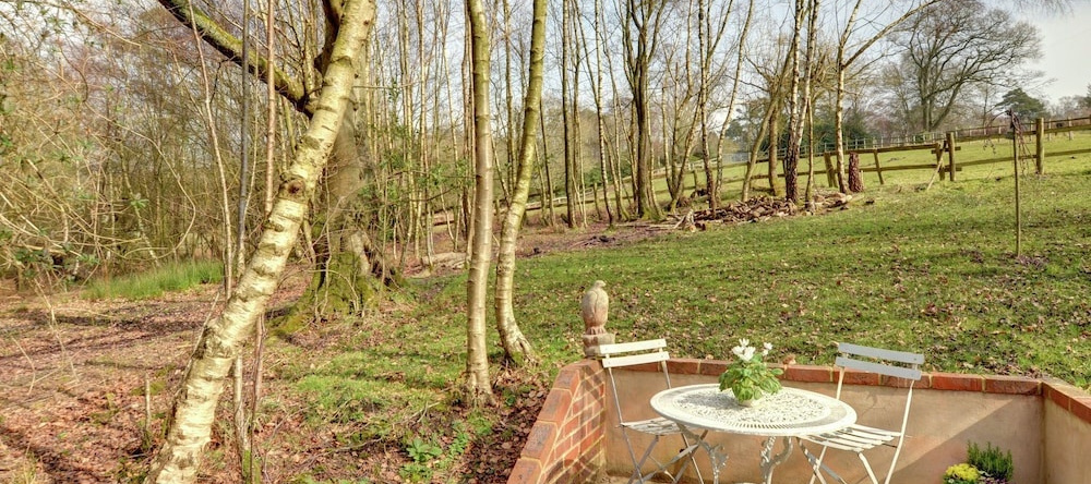 Quaint Holiday Home in Hartfield for Couples near City Center, Hartfield — photo 1