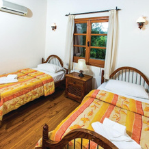 Amazing Home in Miliou Paphos With 3 Bedrooms, Outdoor Swimming Pool and Swimming Pool, 米利厄 — 照片 2