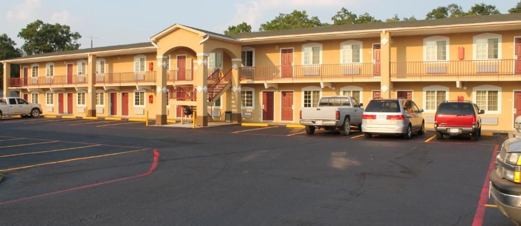 Continental Inn & Suites Nacogdoches TX / SFA  University/Downtown, Nacogdoches — photo 1