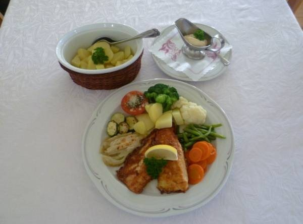Hotel Speiserestaurant Bahnhof, 居廷根 — 照片 1