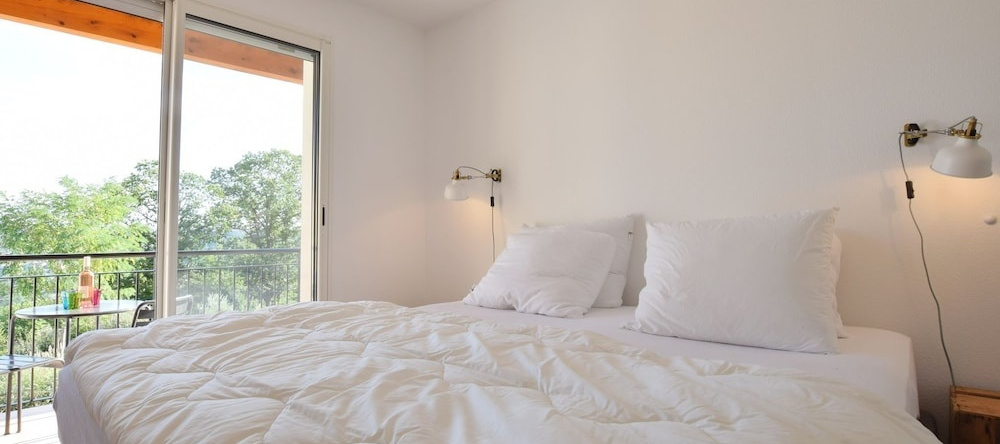 Beautifully Located Holiday Villa With Private Swimming Pool And Lovely View!, Жуайез — фото 1