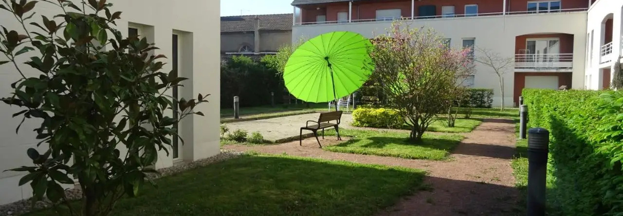 Résidence Services Seniors Domitys - Le Village, Вьерзон — фото 1