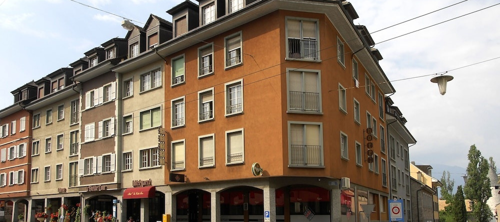 Hotel De La Vieille Tour, 拉图尔德佩 — 照片 1