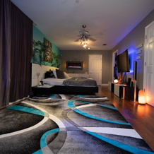 Gorgeous Urban Oasis W/hot Tub, Heated Pool And Private Movie Theater 3 Bedroom Home by RedAwning, Melbourne — photo 5