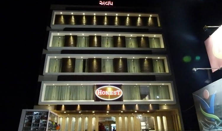 Avadh Hotel, 莫尔比工业区 — 照片 1