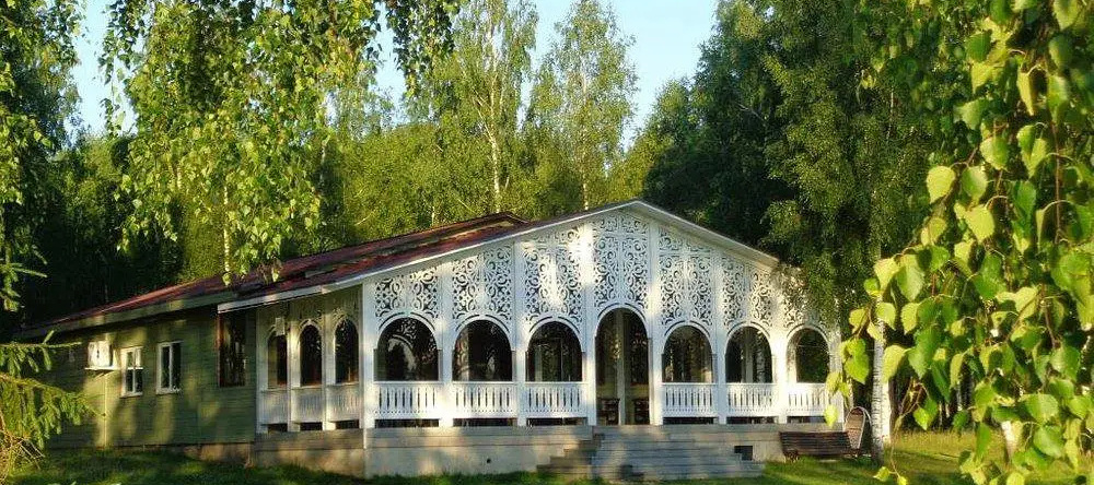 Semejnyij Hotel Lesnoj Bereg, 斯托罗热沃 — 照片 1