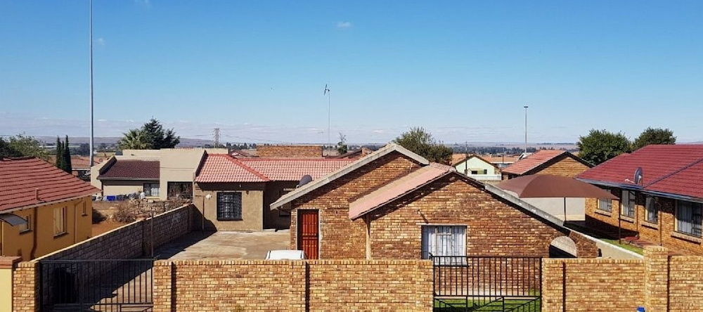 Ekuthuleni Guest house vosloorus, Brakpan — photo 1