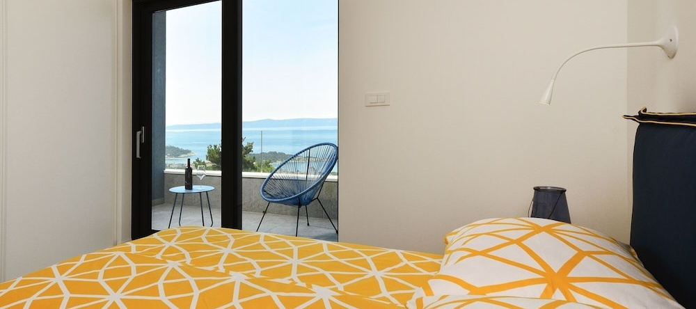 Villa Nina Makarska With Heated Infinity Pool of 33 m2 and Stunning sea Views, 大布尔多 — 照片 1