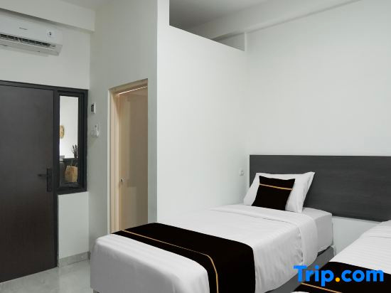 Hotel O Khan House Syariah, Padang — photo 1