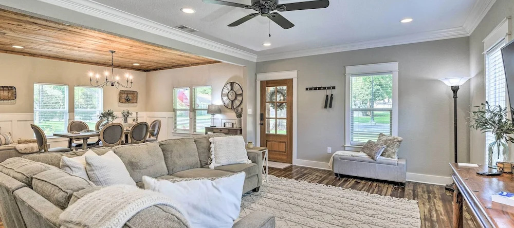 Historic + Fully Renovated Waxahachie Home!, Ваксахачи — фото 1
