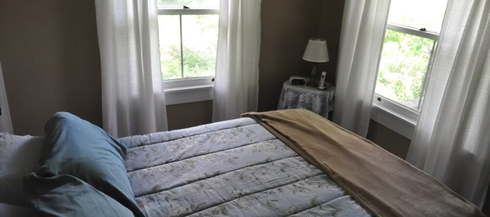 Lazy T Ranch Guest House, Манхэттен — фото 1