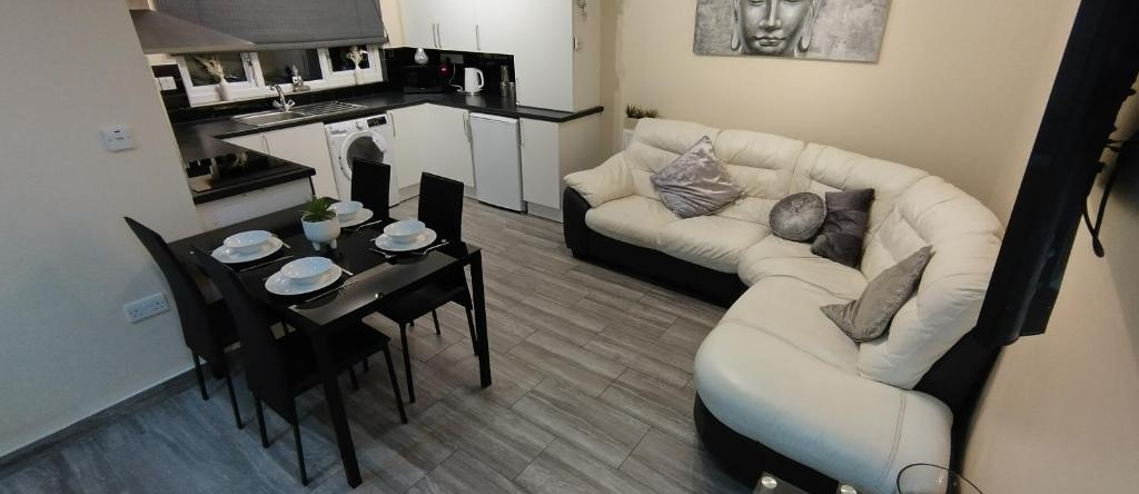 Queens Holiday Apartment, 彭布罗克码头 — 照片 1
