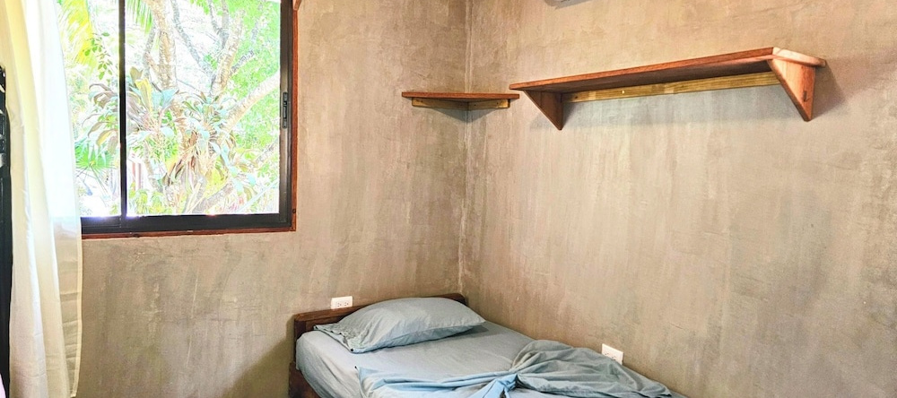 Don Jons Lodge -Surf & Yoga, 圣特雷莎 — 照片 1