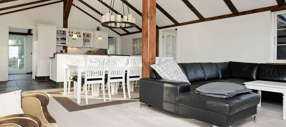 Spacious Holiday Home in Hals With Swimming Pool, Hals — photo 1