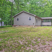 Pet-friendly Poconos Home w/ Grill: 1 Mile to Lake, 奥尔布赖茨维尔 — 照片 2