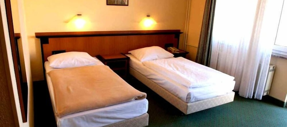 Landhotel Löwenbruch, Людвигсфельде — фото 1